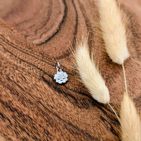Breloque fleur givré argent avec anneau