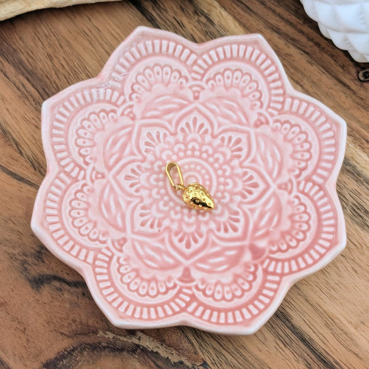 Breloque de petite fraise doré