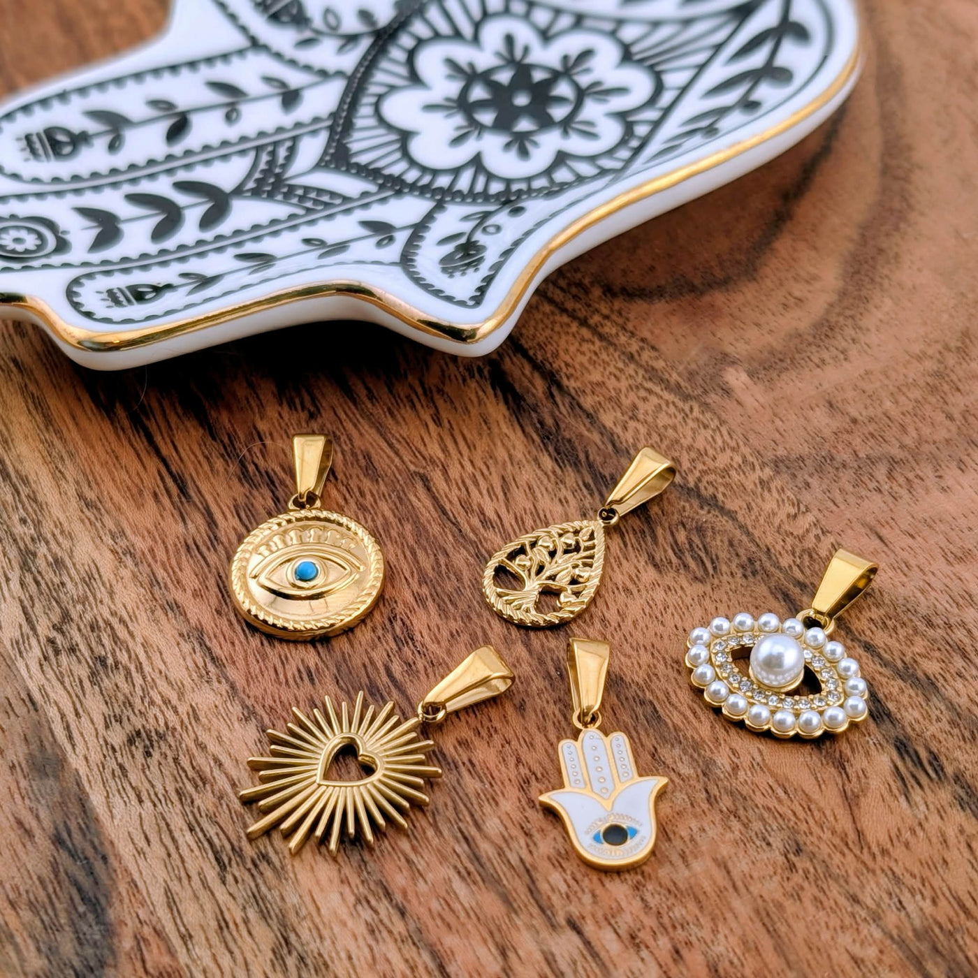 Breloque main de fatma blanche oeil bleu