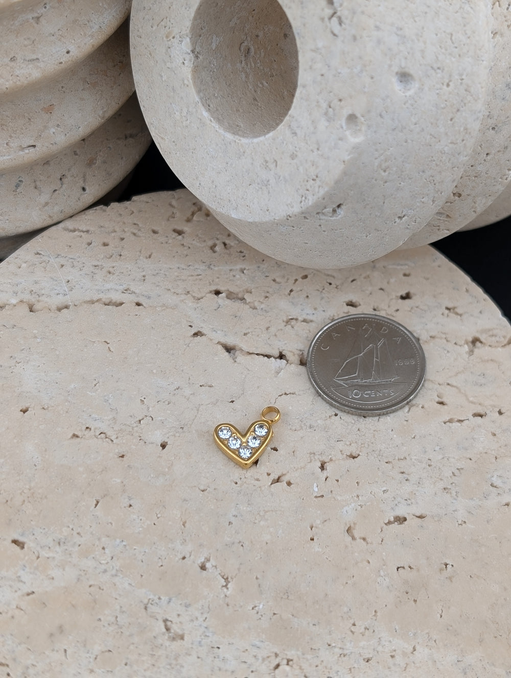 Petit coeur avec zircon blanc de couleur or ou argent