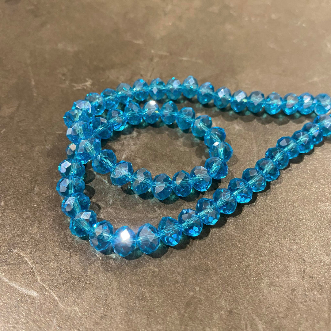 Corde de cristaux de verre tchèque ovale facetté aqua