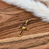 Croix avec petits zircon noir et coeur doré