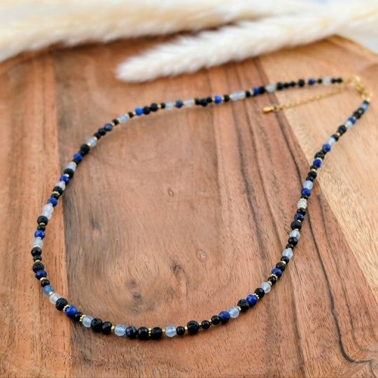 Collier de petites perles bleu et noir