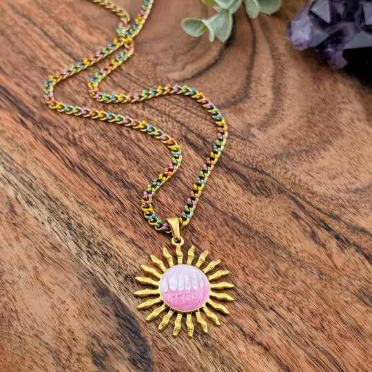Chaine doré et pastel