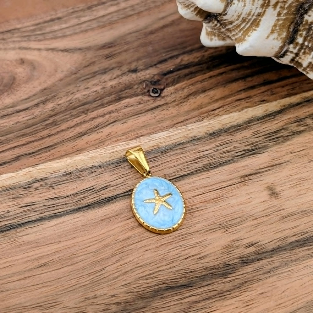 Médaillon étoile de mer doré sur fond bleu pastel ovale