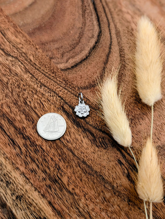 Breloque fleur givré argent avec anneau