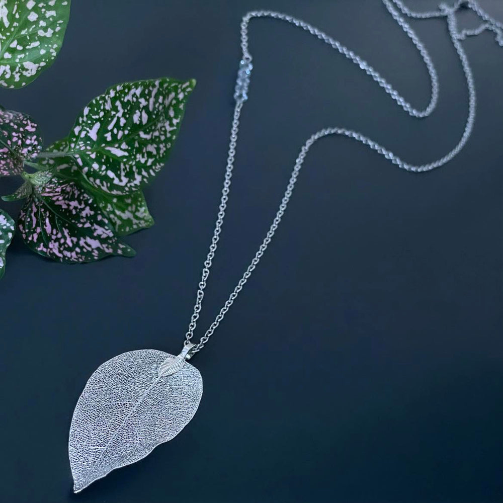 Collier long feuille rose doré