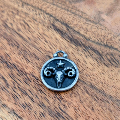Breloque de signe astrologique et constellation double face