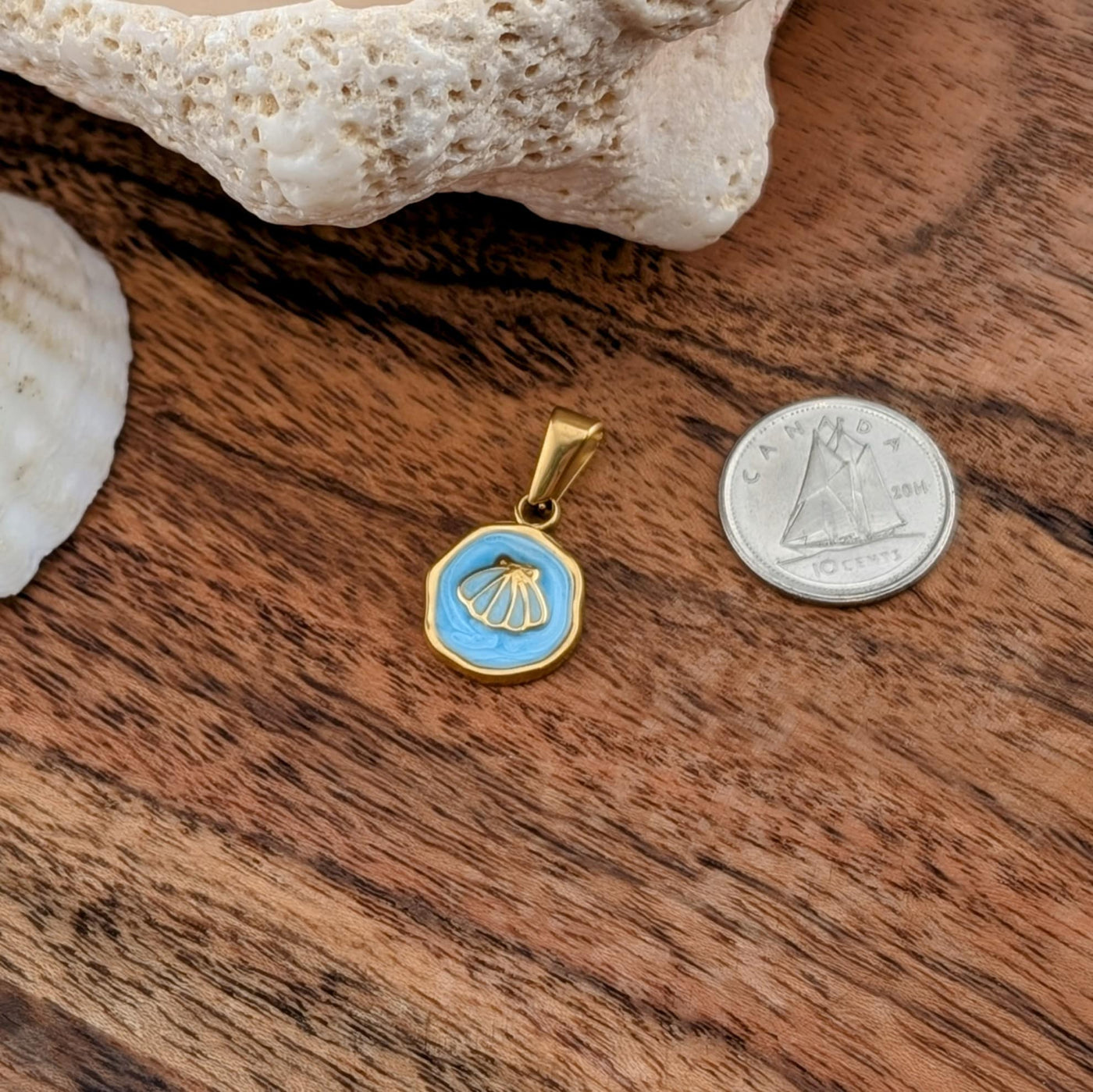 Breloque petit coquillage bleu pastel