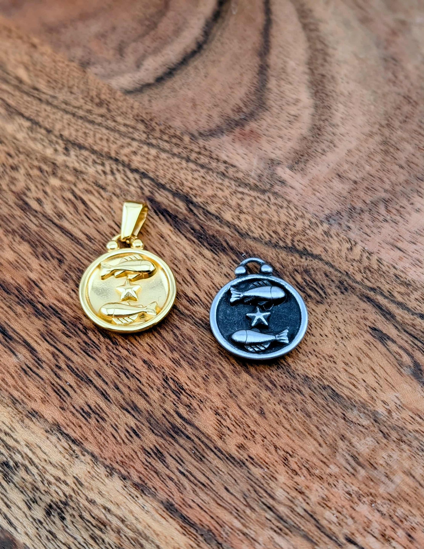 Breloque de signe astrologique et constellation double face