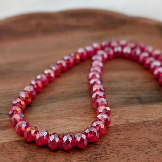 Corde de cristaux de verre tchèque ovale facetté rouge