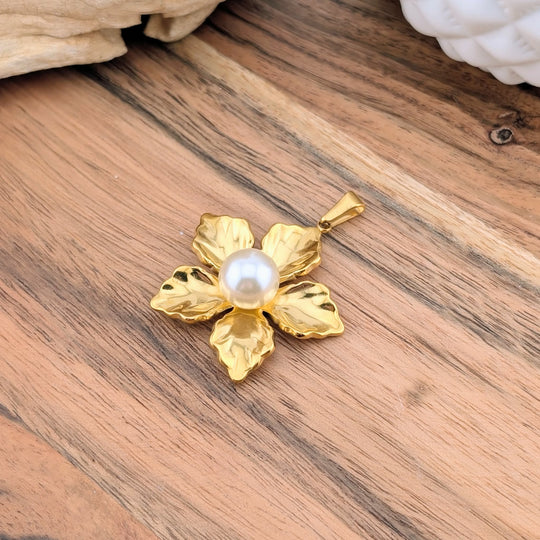 Breloque de la grande fleur à la perle