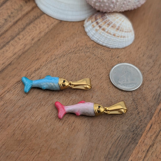 Breloque tendance de poisson rose ou bleu