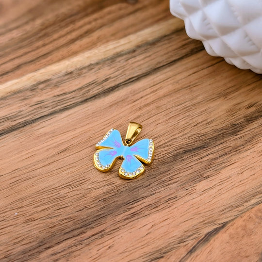 Breloque petit papillon de fantaisie bleu et lilas