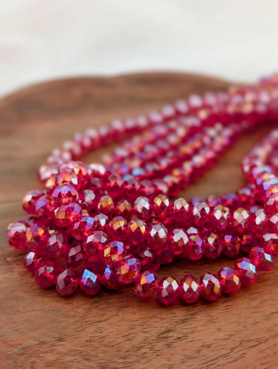 Corde de cristaux de verre tchèque ovale facetté rouge