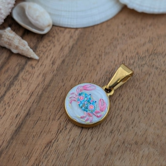 Médaillon du plus mignon des crabes fleuris