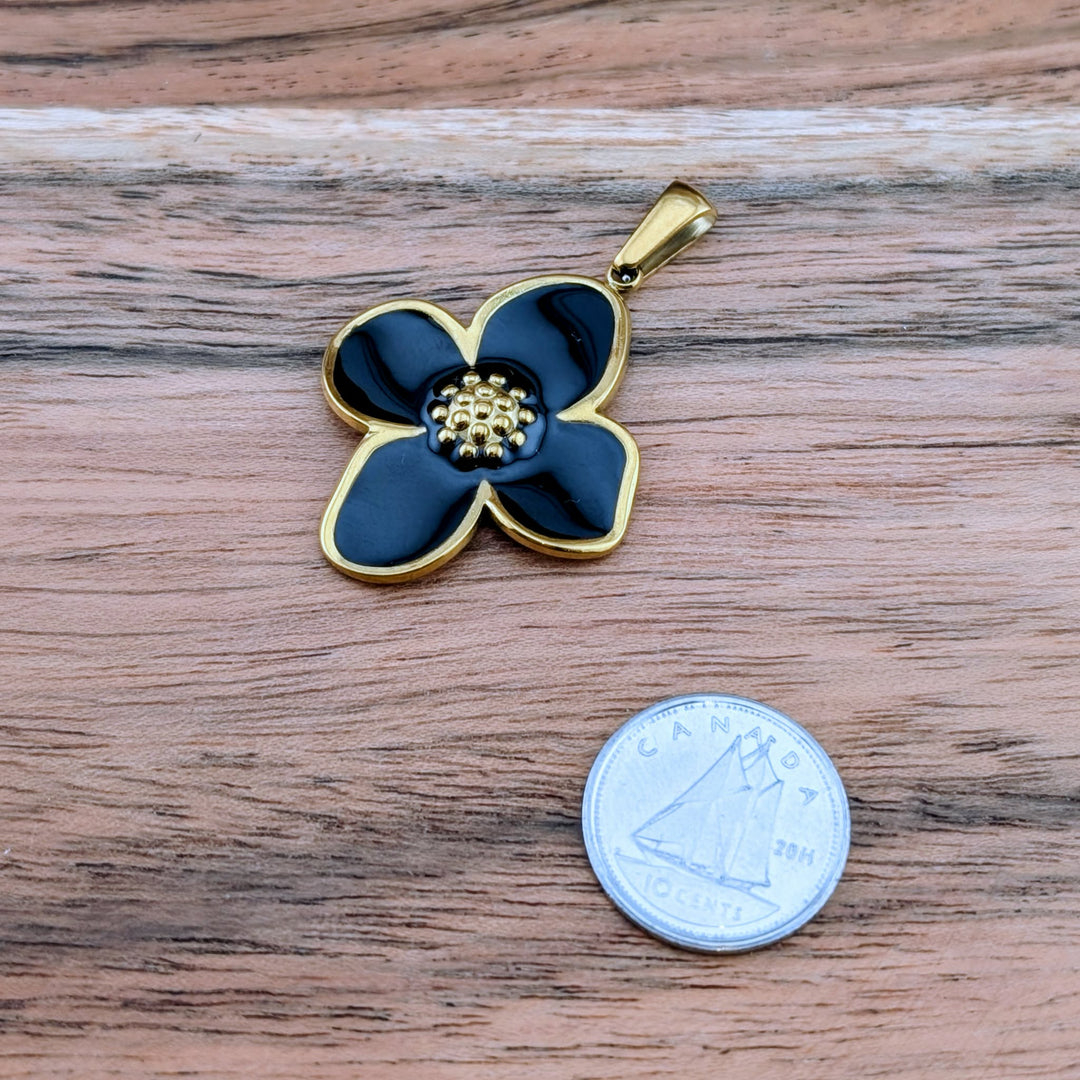 Breloque de fleur noire chanceuse