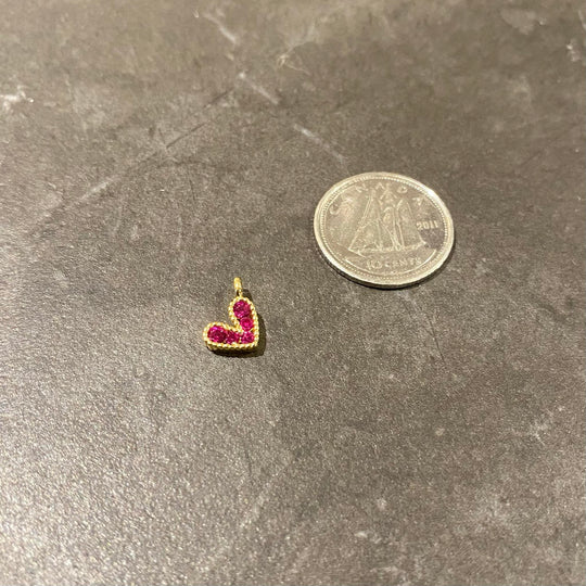 Breloque de mini coeur trop chou avec zircon fuschia
