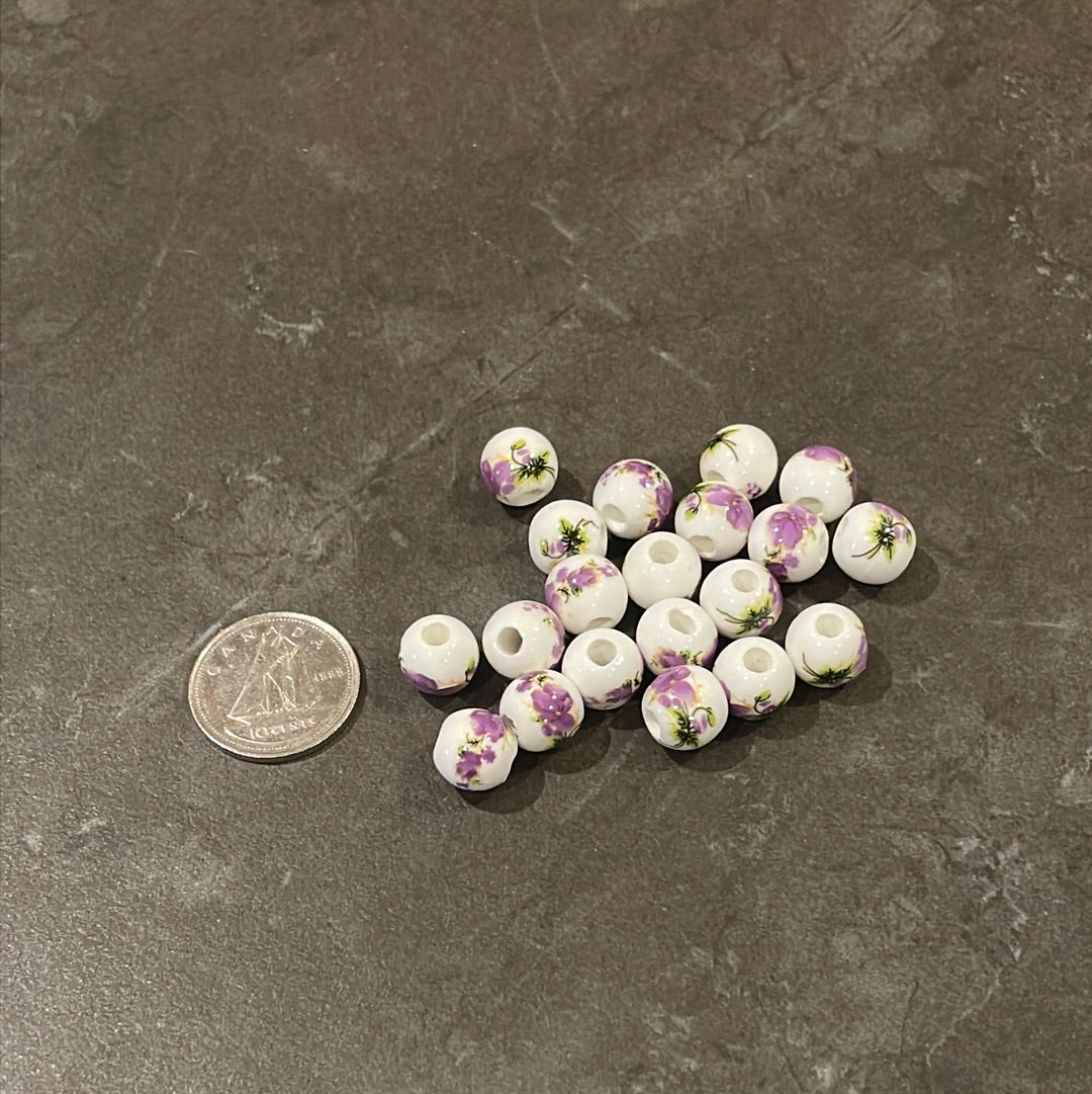 Lot de pierres en céramique fleuries blanc & mauve, 6 ou 8 mm au choix