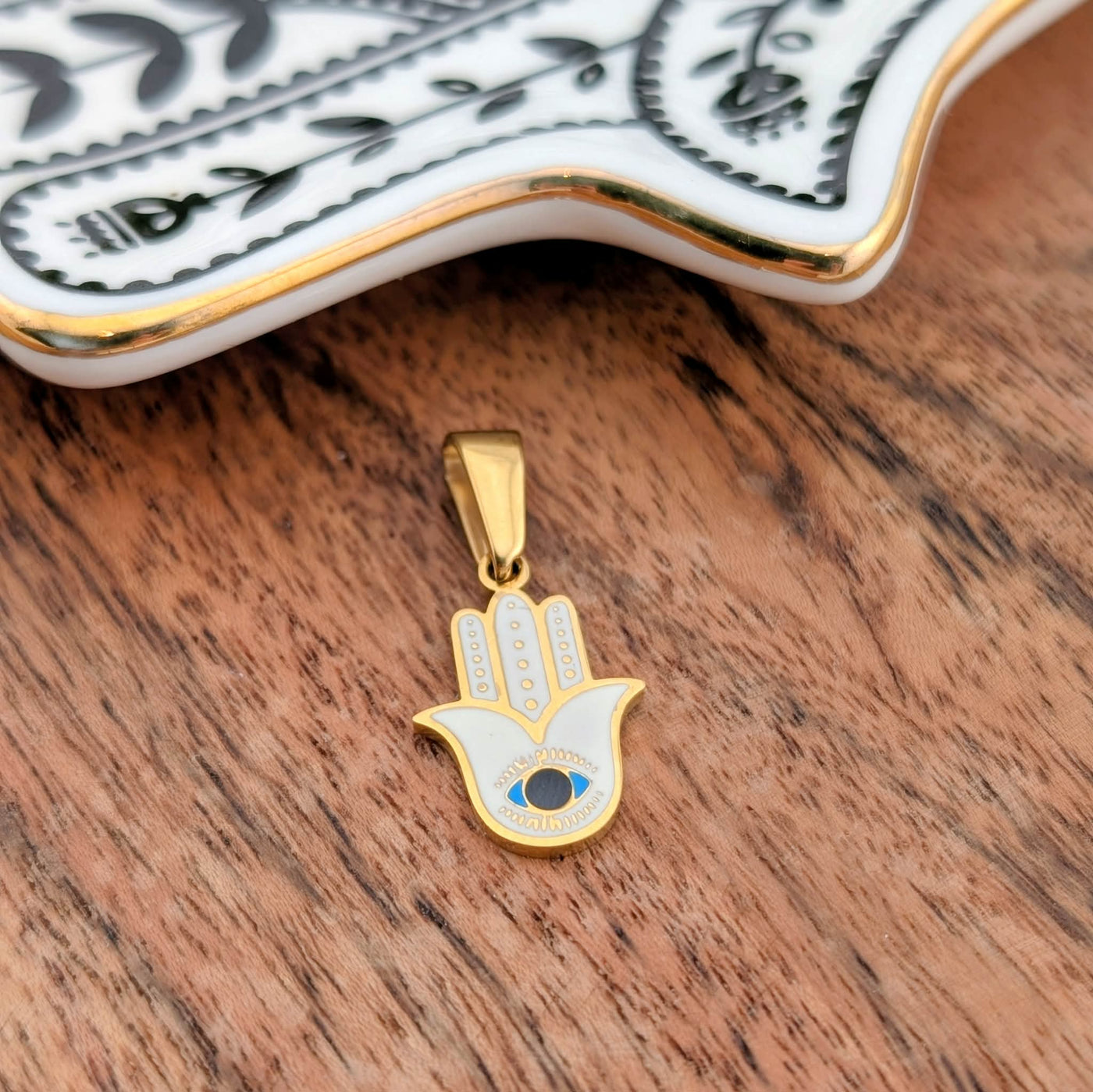 Breloque main de fatma blanche oeil bleu