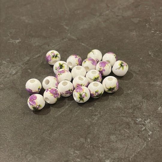 Lot de pierres en céramique fleuries blanc &amp; mauve, 6 ou 8 mm au choix