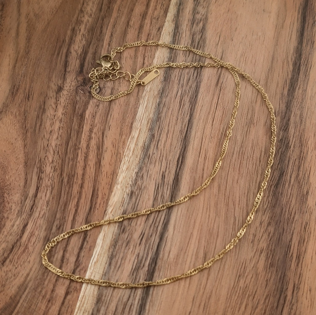 Chaine torsadé brillante 18 po or