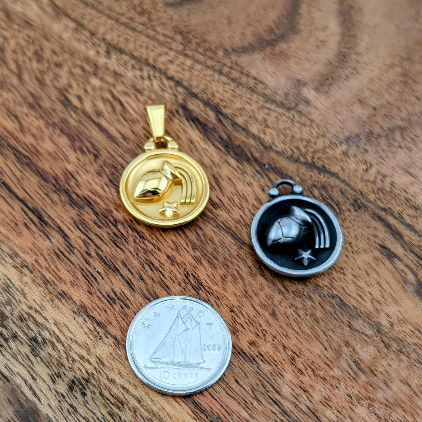 Breloque de signe astrologique et constellation double face