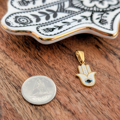 Breloque main de fatma blanche oeil bleu