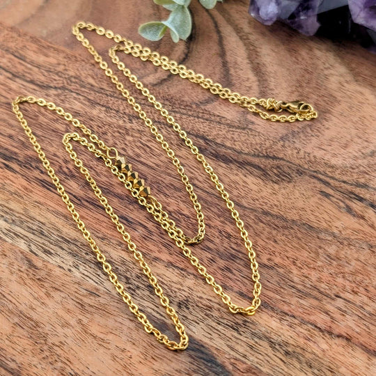 Longue chaine fine 32 po avec insertion de Swarovski or
