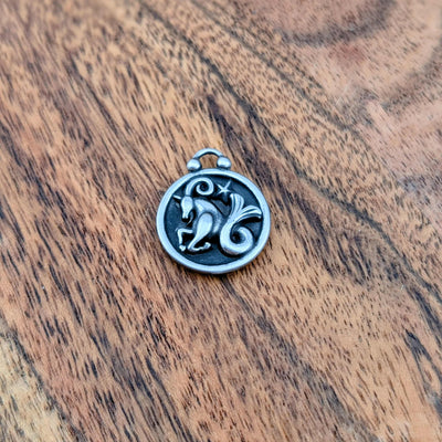 Breloque de signe astrologique et constellation double face