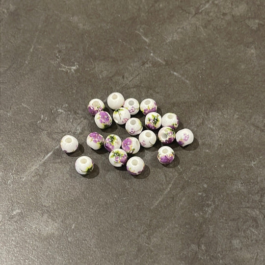 Lot de pierres en céramique fleuries blanc &amp; mauve, 6 ou 8 mm au choix