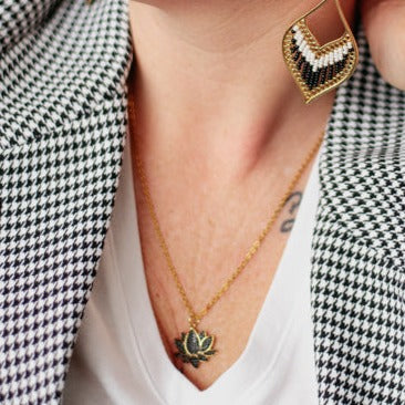 Collier Lotus de la nuit