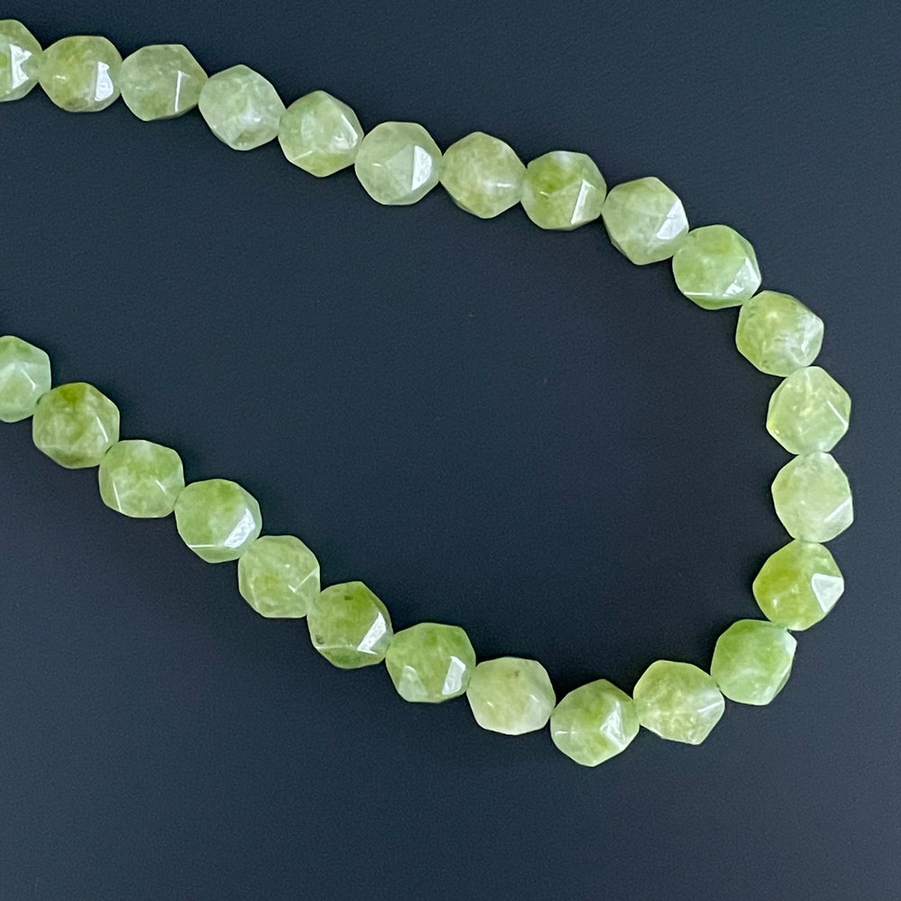 Corde de jade limette, facetté triangulaire