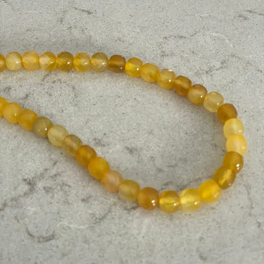 Corde de jade cubique jaune 8mm