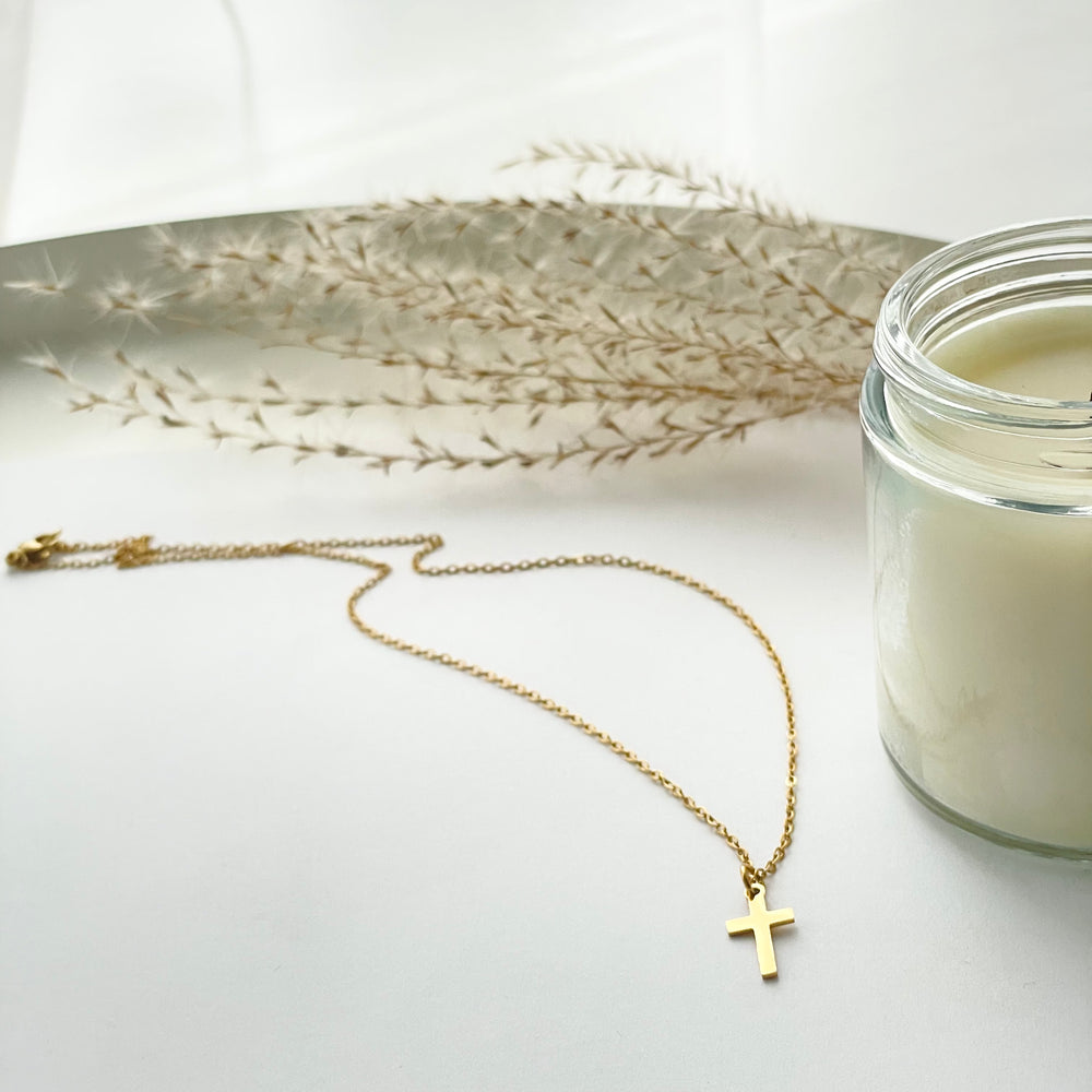 Collier Petite croix dorée