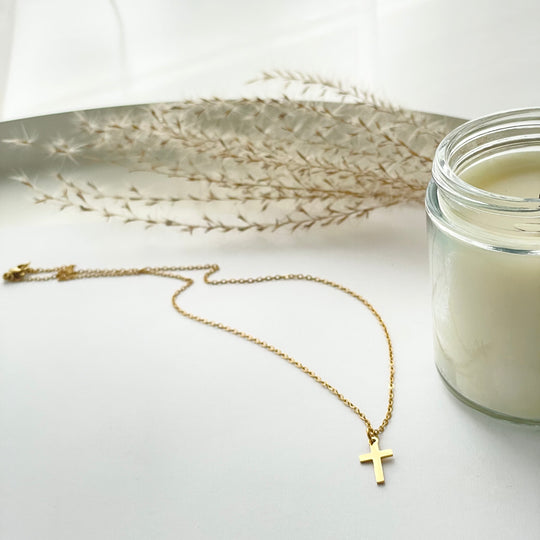 Collier Petite croix dorée