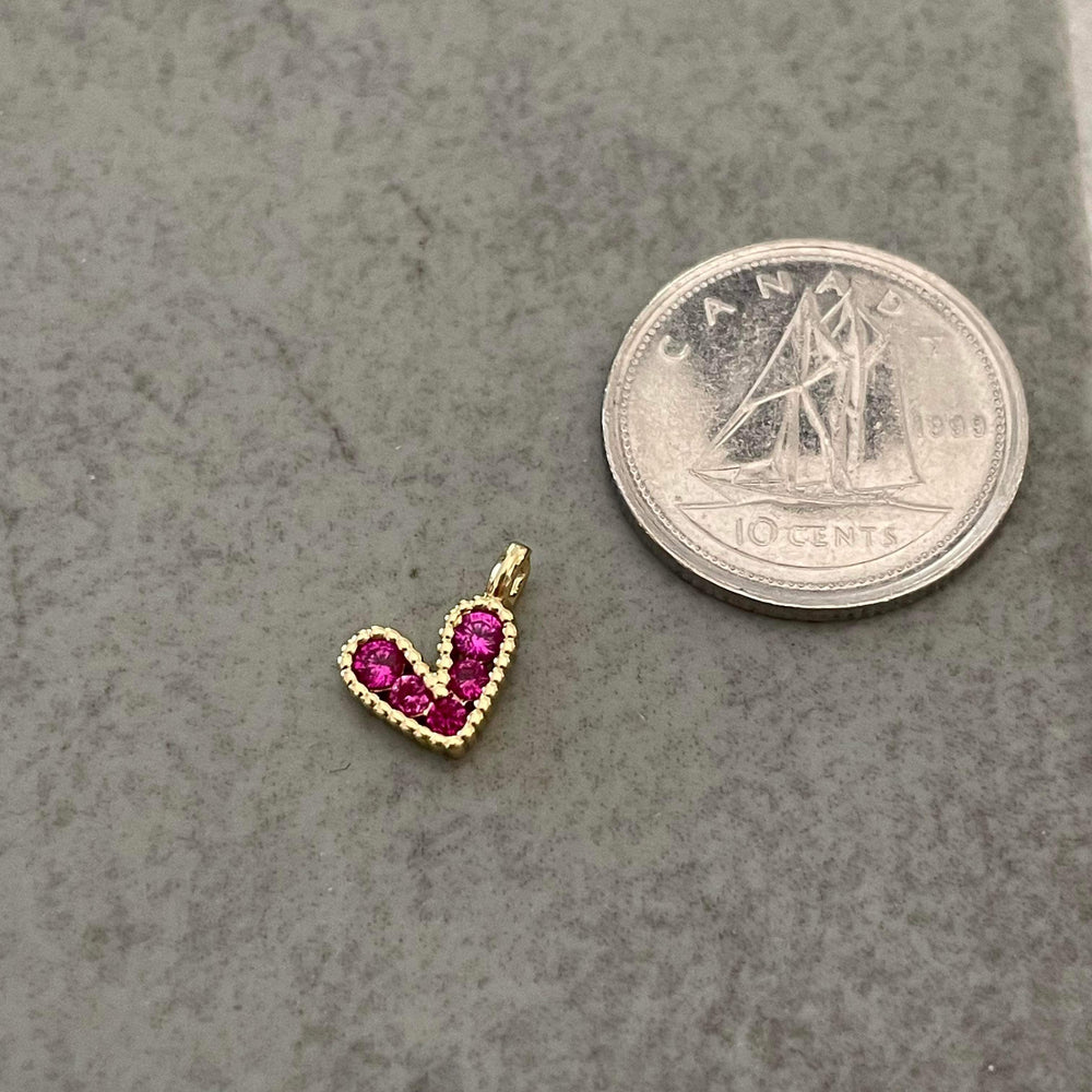 Breloque de mini coeur trop chou avec zircon fuschia