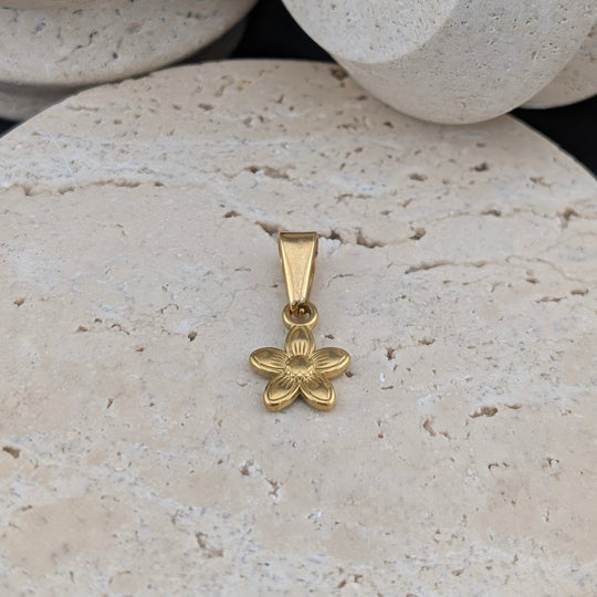 Petite fleur en 3d style marguerite de couleur or ou argent