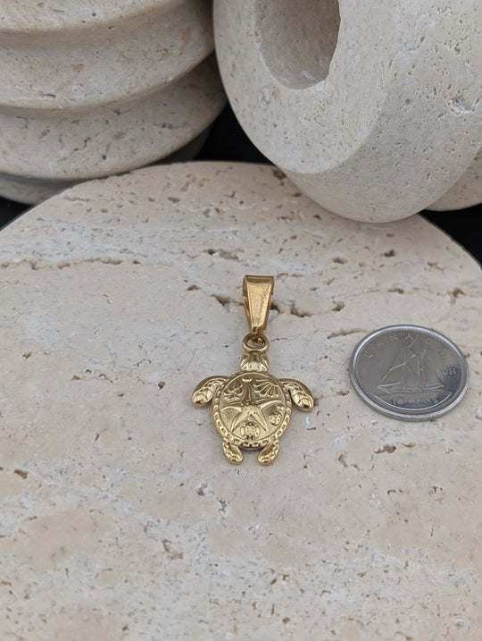 Tortue océanique de couleur or ou argent