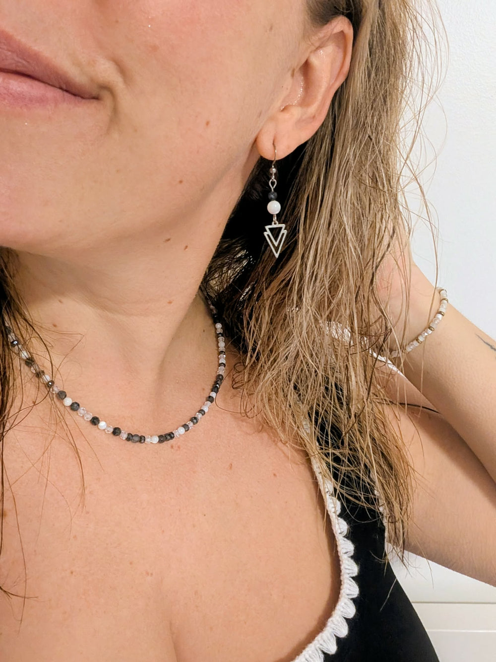 Collier l'artiste s'amuse labradorite, nacre et hématite