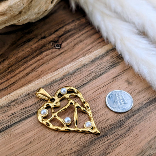 Breloque de grand coeur doré avec 4 perles