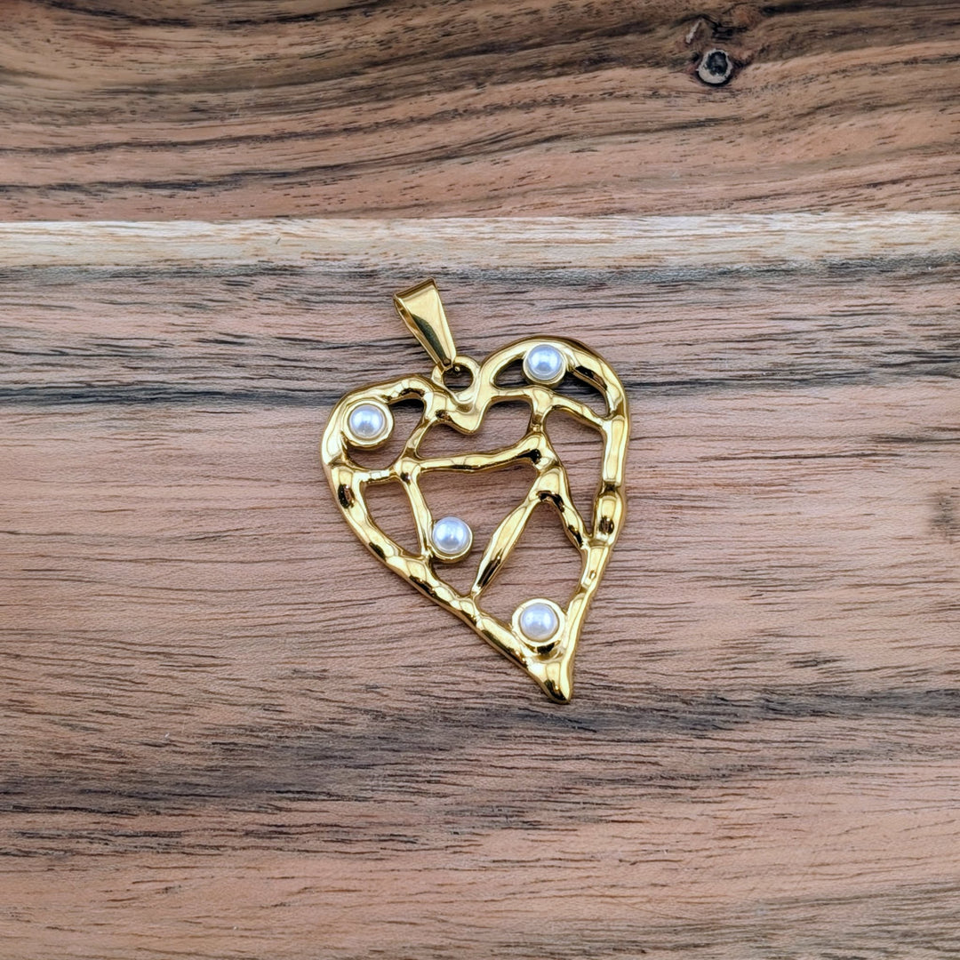 Breloque de grand coeur doré avec 4 perles