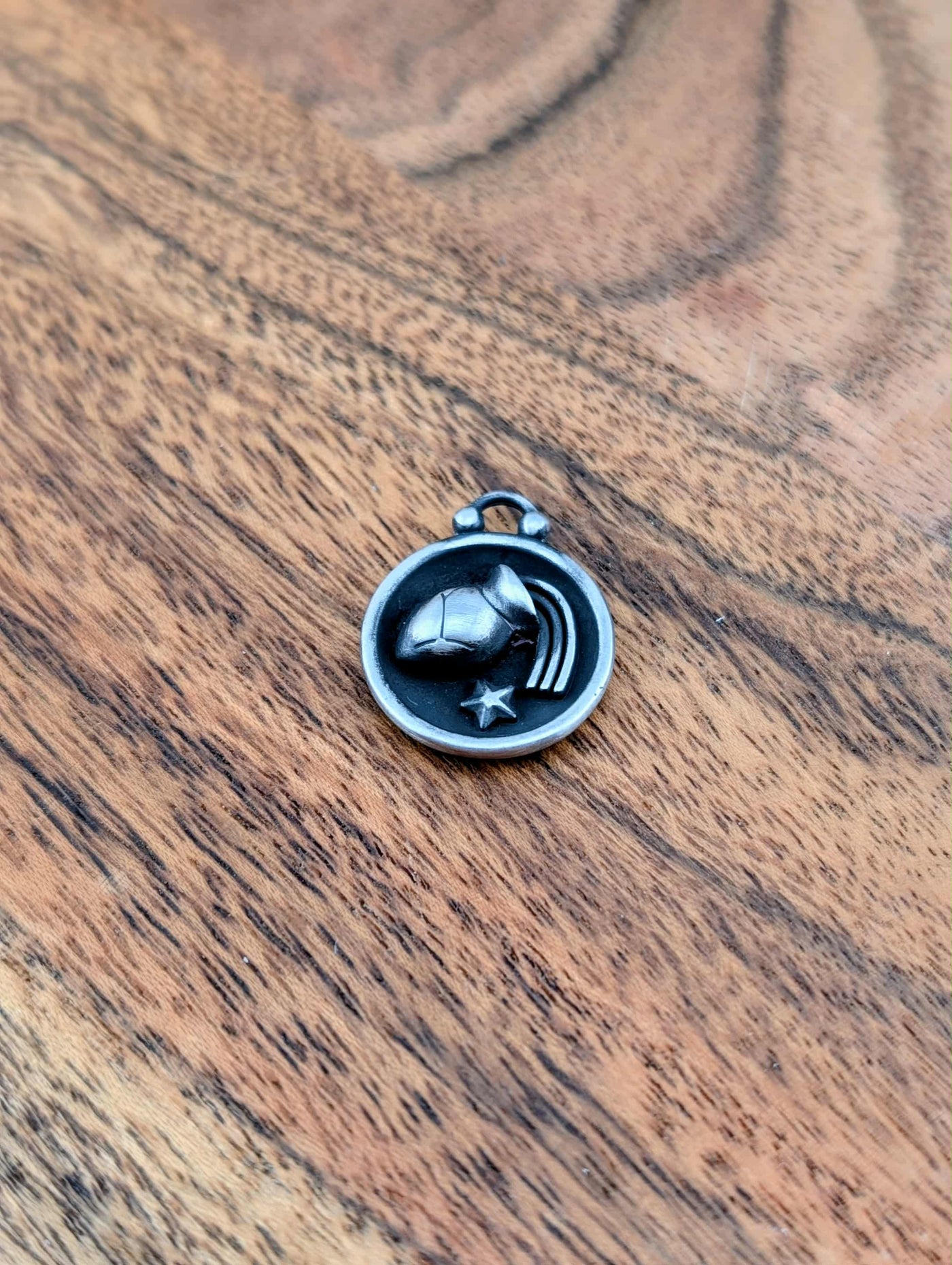 Breloque de signe astrologique et constellation double face