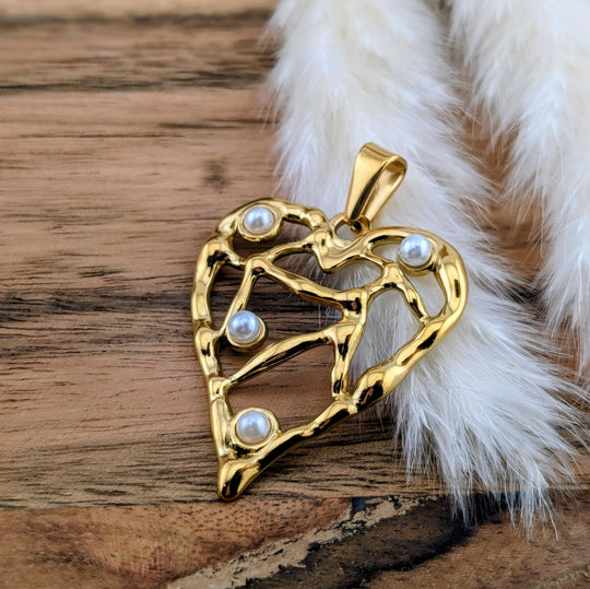 Breloque de grand coeur doré avec 4 perles
