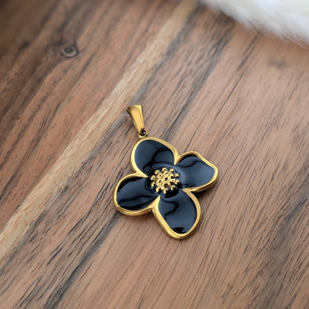 Breloque de fleur noire chanceuse
