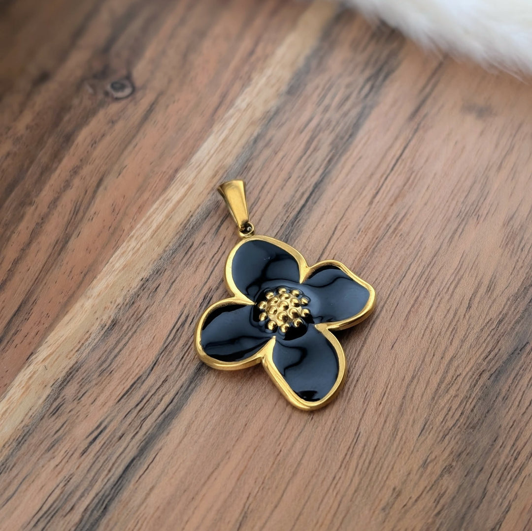 Breloque de fleur noire chanceuse