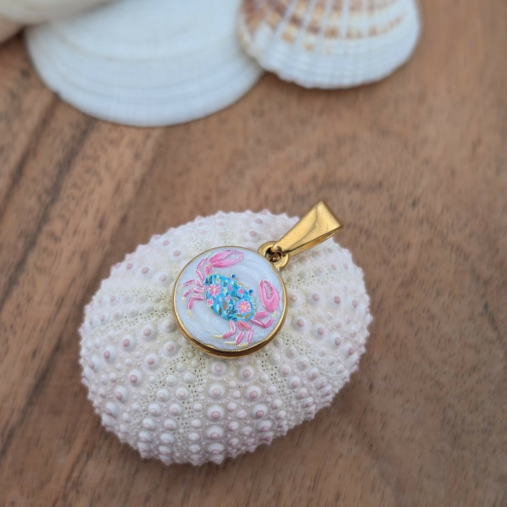 Médaillon du plus mignon des crabes fleuris
