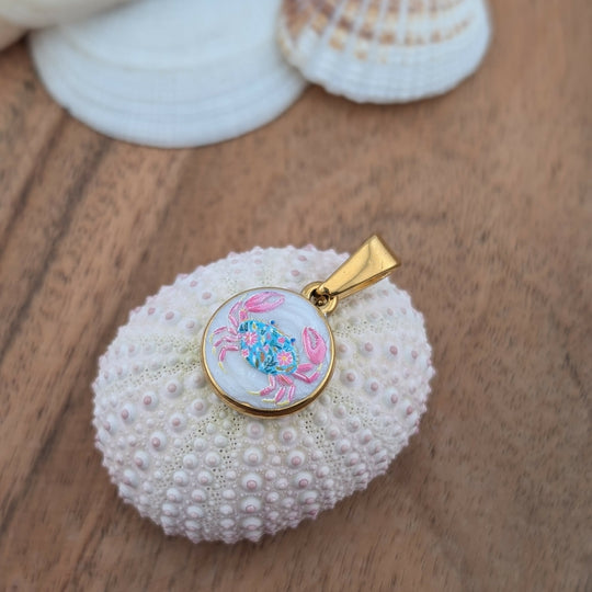 Médaillon du plus mignon des crabes fleuris