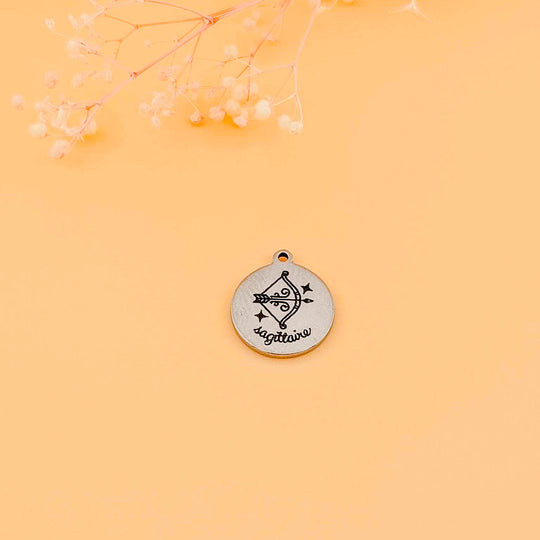 Breloque astrologique en acier inoxydable au design québecois exclusif