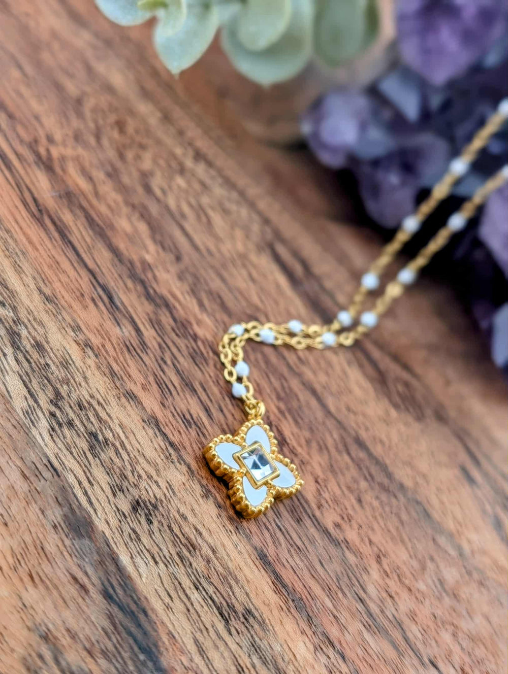 Collier Alix chaine or et blanche avec breloque brillante nacré